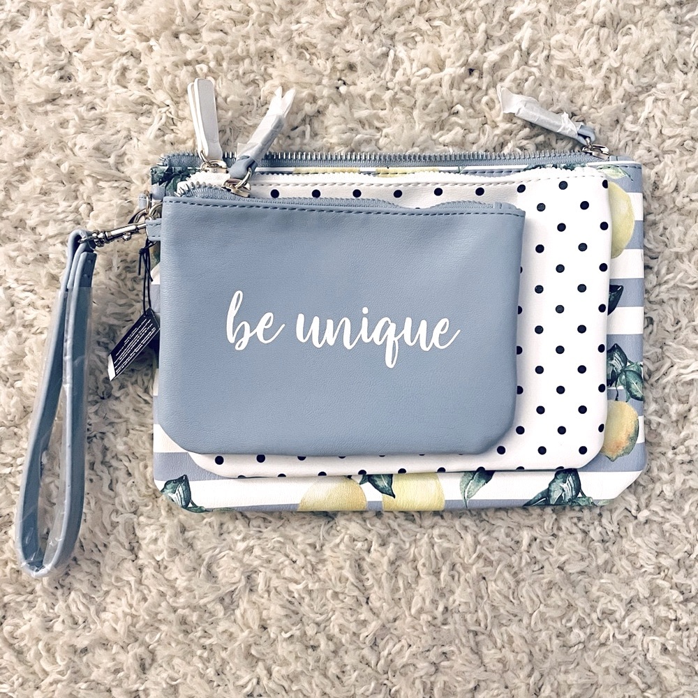 NWT! FINAL OFFER -Wristlet set🍋